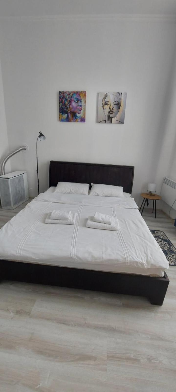 Center apartment Lviv Buitenkant foto