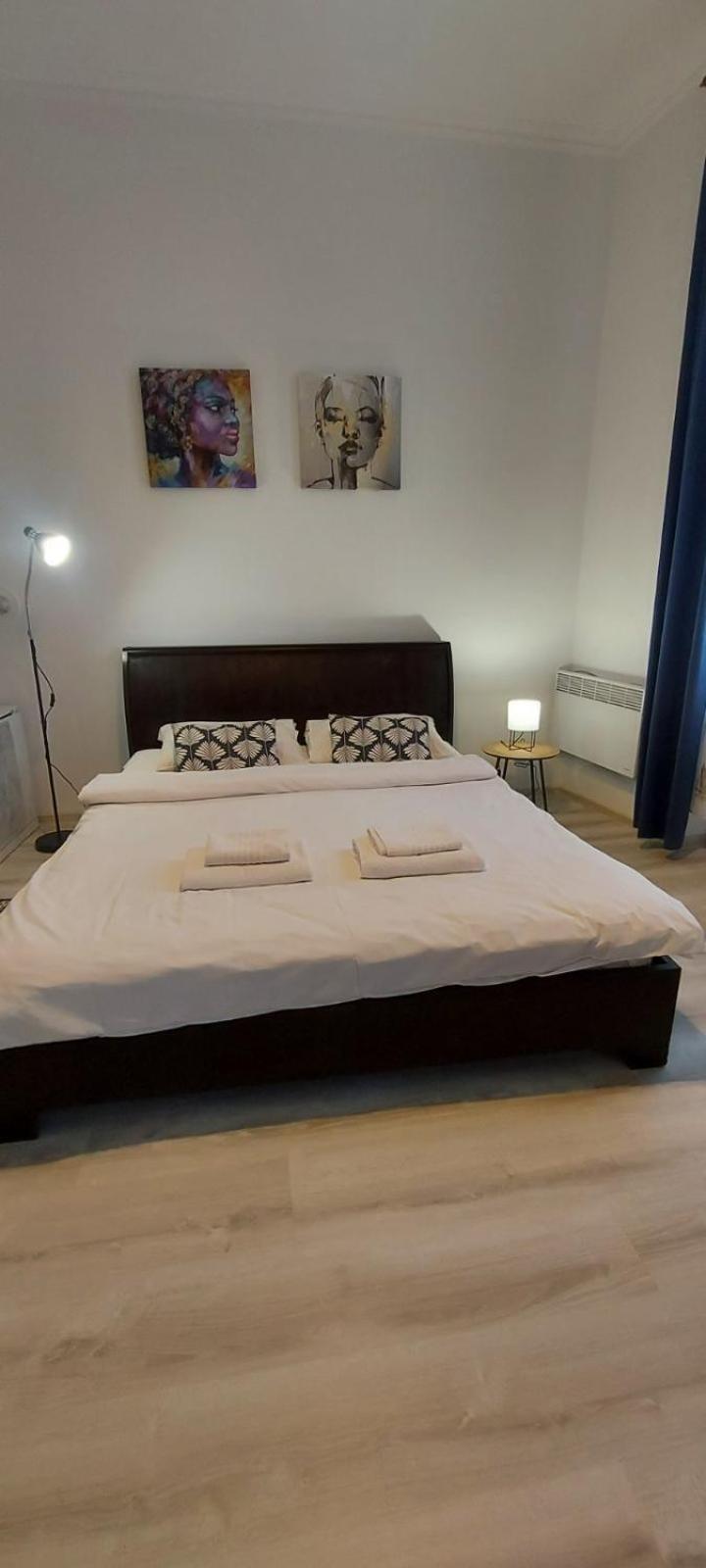 Center apartment Lviv Buitenkant foto